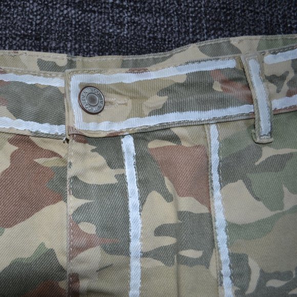 Camo Print Denim Short Shorts - Picture 3 of 4